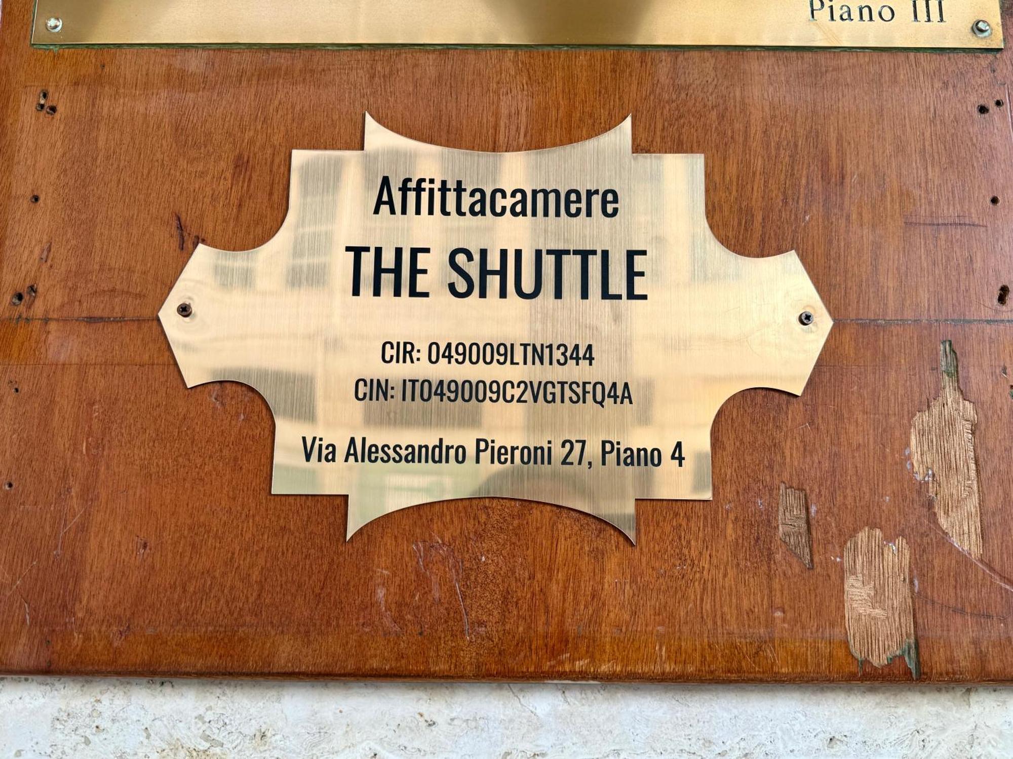 Affittacamere The Shuttle Livorno Exterior foto