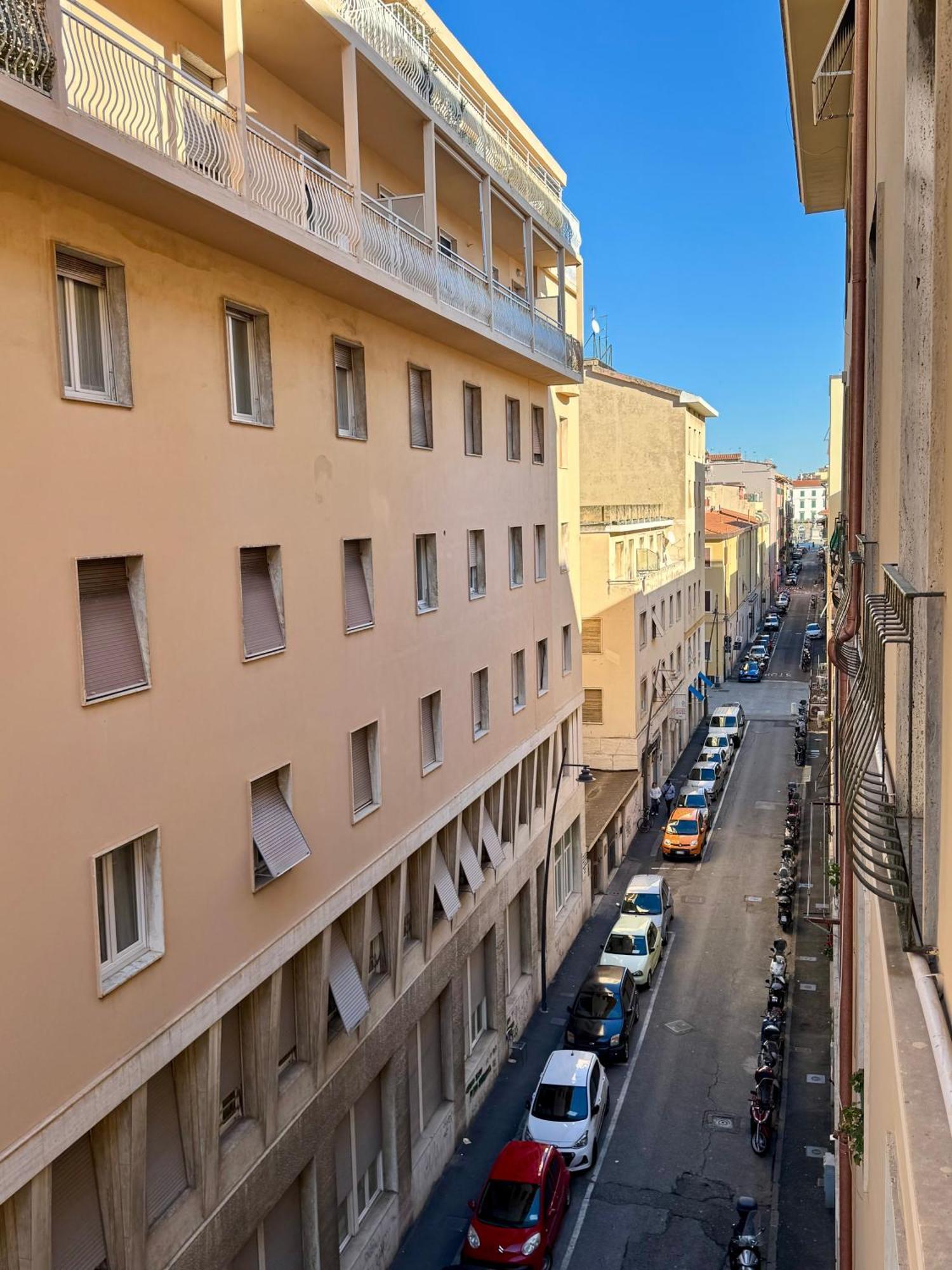 Affittacamere The Shuttle Livorno Exterior foto